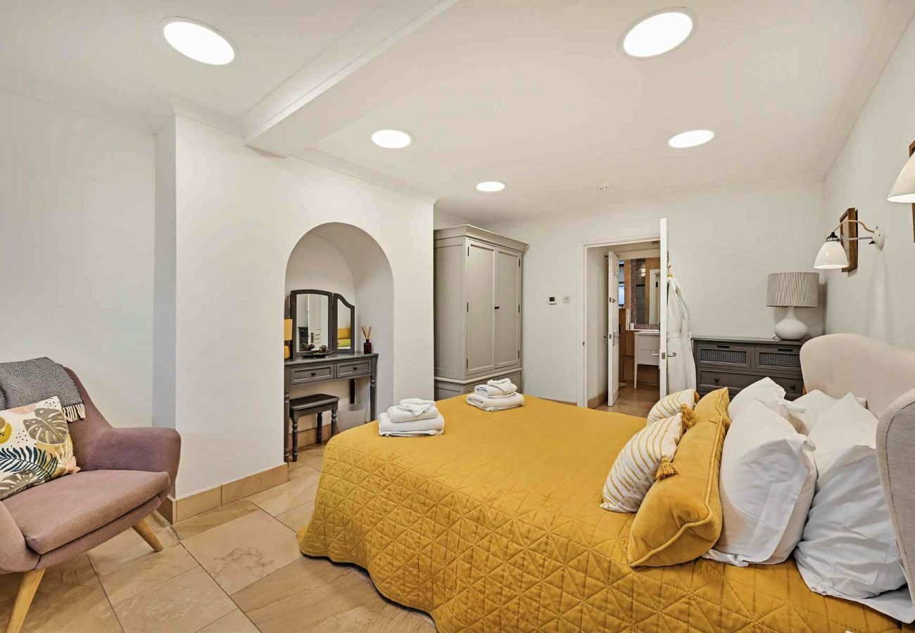 Apartment in East Molesey - Craven House, Lower Garden