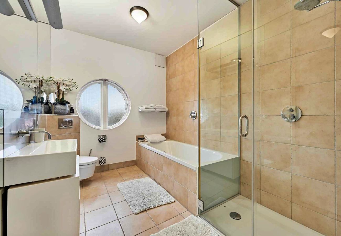 Apartment in East Molesey - Craven House, Park Suite